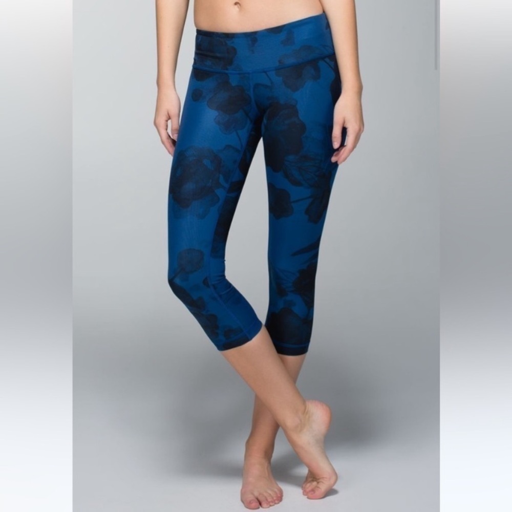 Lululemon wunder under crop ll *full on luxtreme jumbo inky floral black/4 - Picture 1 of 10